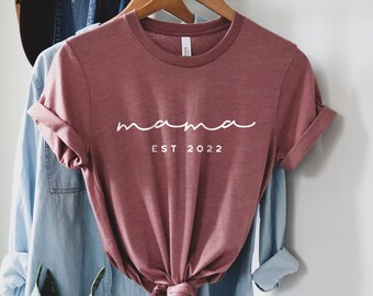 Camisa personalizada de Mama Est, camisa personalizada del Día de las Madres, camisa de vida de mamá, linda camisa de mamá, lindo regalo de mamá, regalo de día de la madre, regalo de nueva mamá, regalo de mamá