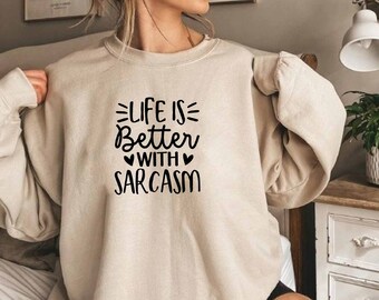 Życie jest lepsze z bluzą z sarkazmem, bluza z sarkazmem, sarkastyczny slogan, ironiczna bluza, bluza z czarnym humorem, bluza z