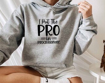 I Put The Pro In Procrastinate Hoodie, Dark Humor Hoodie, Hilarious Hoodie, Bitch Hoodie, sarkastischer Hoodie, ironischer Hoodie, Sarkasmus Hoodie