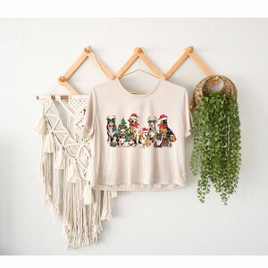 Kerst honden crop top, xmas hond familie crop top, vrolijk en helder crop top, kerstverlichting crop top, festival party crop, kerstteam