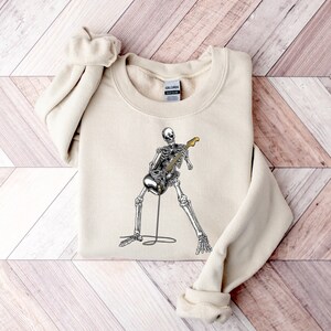 Sudadera de esqueleto de músico, sudadera de esqueleto de guitarrista, sudadera de película de miedo, sudadera de miedo, regalo de vibraciones de Halloween, caída de Halloween