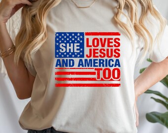 彼女はイエスとアメリカを愛しているシャツ、愛国的なキリスト教Tシャツ、独立記念日Tシャツ、信仰のアメリカ国旗Tシャツ、独立記念日Tシャツ