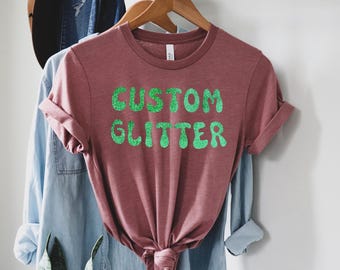カスタムグリッターTシャツ、パーソナライズグリッターTシャツ、カスタムグリッターTシャツ、カスタムグリッターテキスト、キラキラTシャツ、クリスマスグリッターTシャツ、