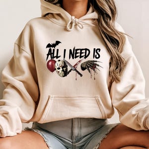 All I need is Halloween Hoodie mit blutigem Messer, Maske und Horror Icons, gruseliger Herbst Pullover für Kostüm Events und Film Fans