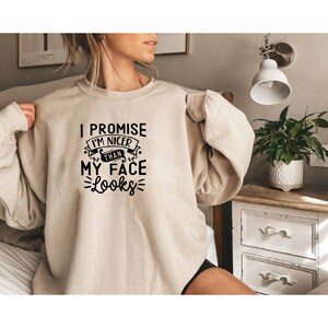 I Promise Im Nicer Than My Face Sweatshirt, Sarkasmus Sweatshirt, Sweatshirt mit Sprüchen, Neuheit Sweatshirt, sarkastisches Sweatshirt, Roll
