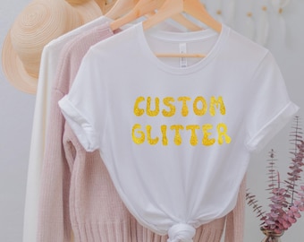 カスタムグリッターTシャツ、パーソナライズグリッターTシャツ、カスタムグリッターTシャツ、カスタムグリッターテキスト、キラキラTシャツ、クリスマスグリッターTシャツ、