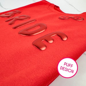 Sudadera de novia personalizada de hojaldre metálico, regalo personalizado de hojaldre para ella, novia en relieve para ser regalo, regalo de despedida de soltera de hojaldre, sudadera de señora