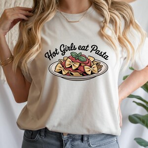 Hot Girls Eat Pasta T-Shirt, Funny Carbs Lover Shirt, Cute Pasta Bowl Tee, Italian Food Humor, Retro Dinner Gift Tee