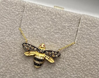 Queen bee 18k solid gold chain necklace with 100% natural black, white and brown diamonds. Diamond queen symbol of protection and rebirth.