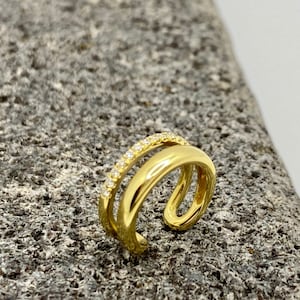 Pendiente individual brillante tipo brazalete de oro amarillo de 18 quilates, adornado con diamantes 100 % naturales en una sola línea. Regalo de San Valentín o cumpleaños de primavera.