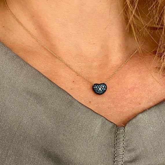 ブルー ダイヤモンドの 3D ゴールド ハート ペンダントは 18K ソリッド 