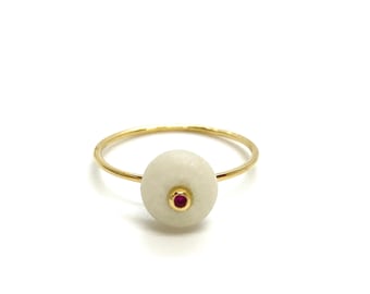 18k gold ring with a natural white pebble with one natural diamond, ruby, emerald or sapphire. Custom made summer gold pebble gemstone ring.