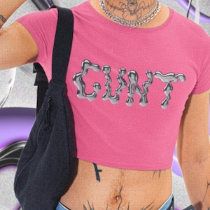 メタリックプリント C*NT フィット ベビーTシャツ/クロップTシャツ