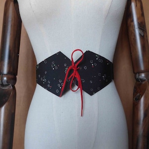 VICTORINE - Belt Restriction Textile 1940s French - Ventral and Lacing Piece - Crepe Black Printed White Red Green - Size XS