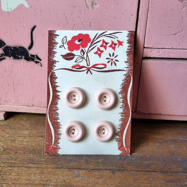 Old Haberdashery - Pretty 1940s Buttons in Painted Wood, Pale Pink, French Stock