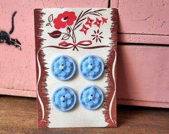 Mercerie Ancienne - Jolis Boutons Années 1940s en Plastique Bleu Ciel, Décor Fleur Stock Ancien