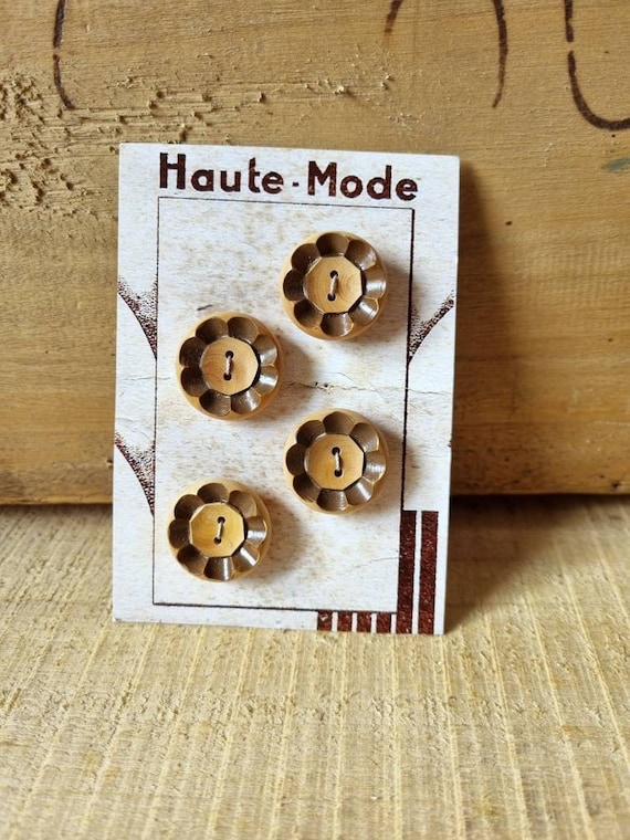 Lot De Boutons Anciens - Mercerie Vintage - Couleur Jaune (Lot D'env. 19 Pièces) - Occasion