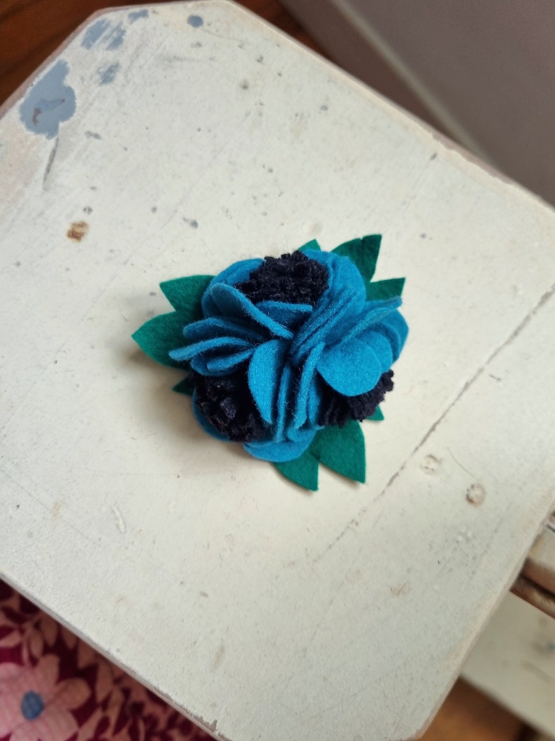 PAULINE Felt Brooch 1940s Style Textile Restriction Period, French Made Turquoise and Black image 4