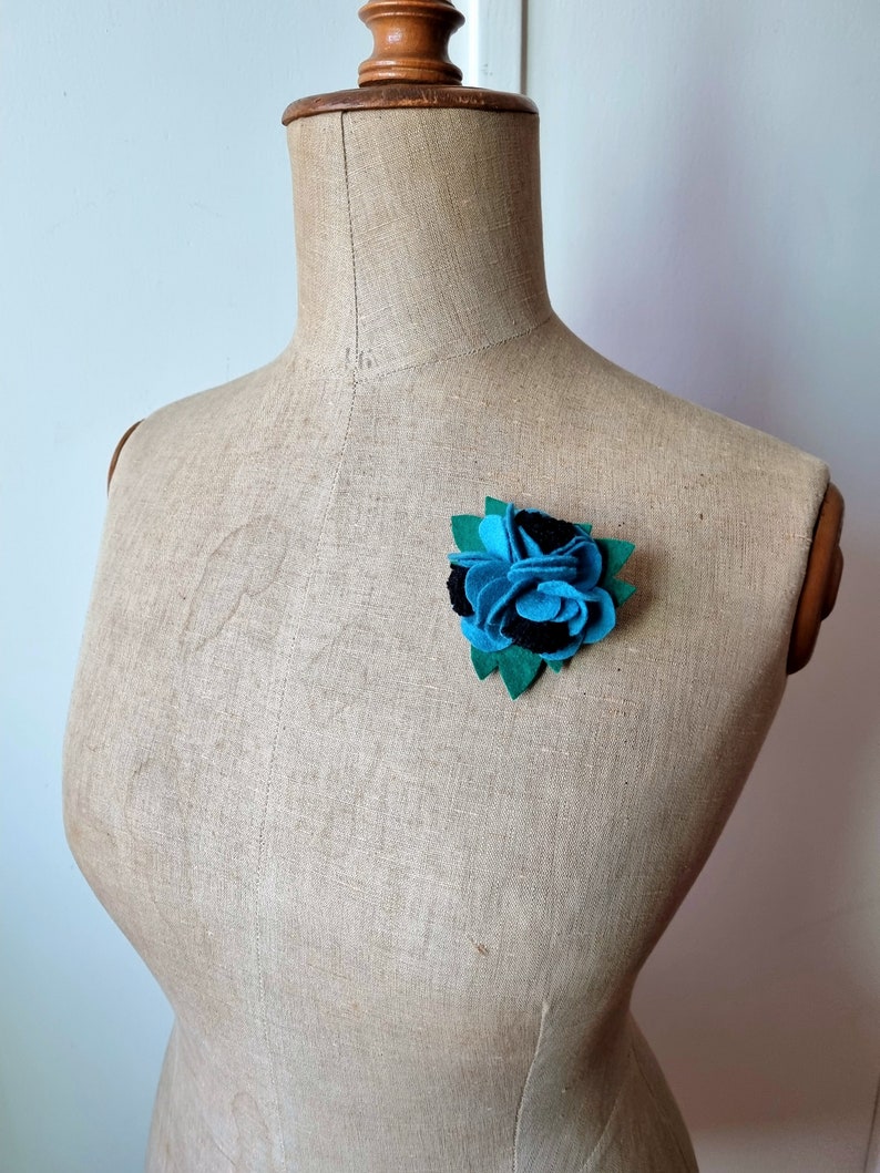PAULINE Felt Brooch 1940s Style Textile Restriction Period, French Made Turquoise and Black image 2