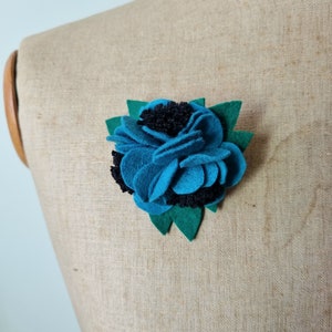 PAULINE Felt Brooch 1940s Style Textile Restriction Period, French Made Turquoise and Black image 3