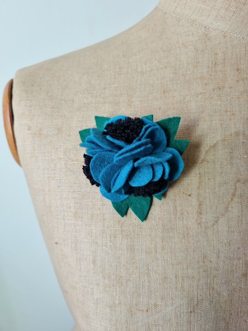 PAULINE Felt Brooch 1940s Style Textile Restriction Period, French Made Turquoise and Black image 3