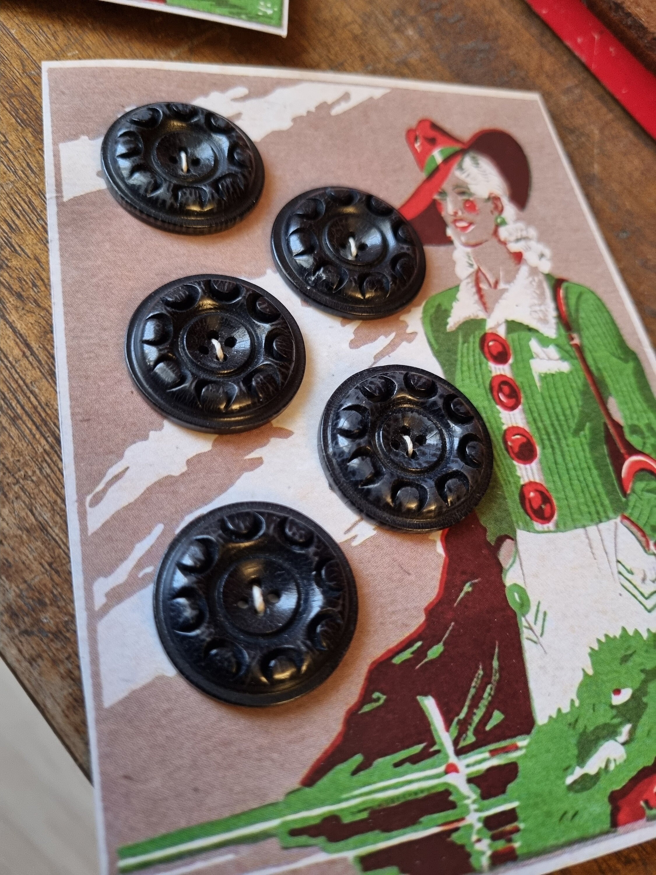 Lot De Boutons Vintage Verts Anciens - Mercerie Ancienne - Occasion (réf. 1477)