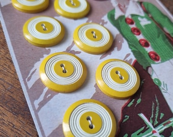 Antique Haberdashery - Beautiful 1940s 1950s Buttons in Cream and Light Yellow Polymer, French Stock