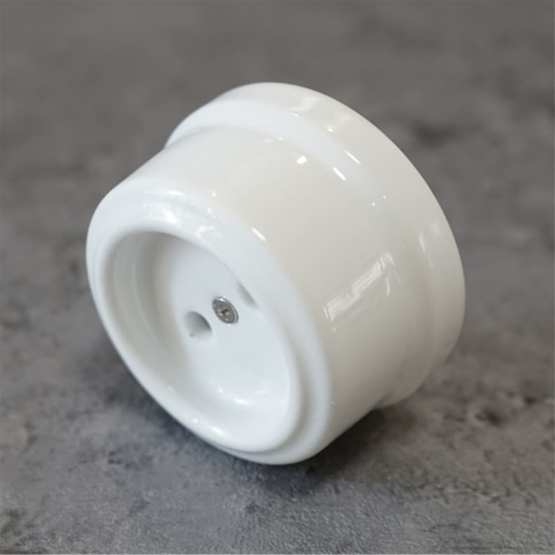 No Grounding 2P 16A Porcelain Vintage Wall Socket Outlet 240V
