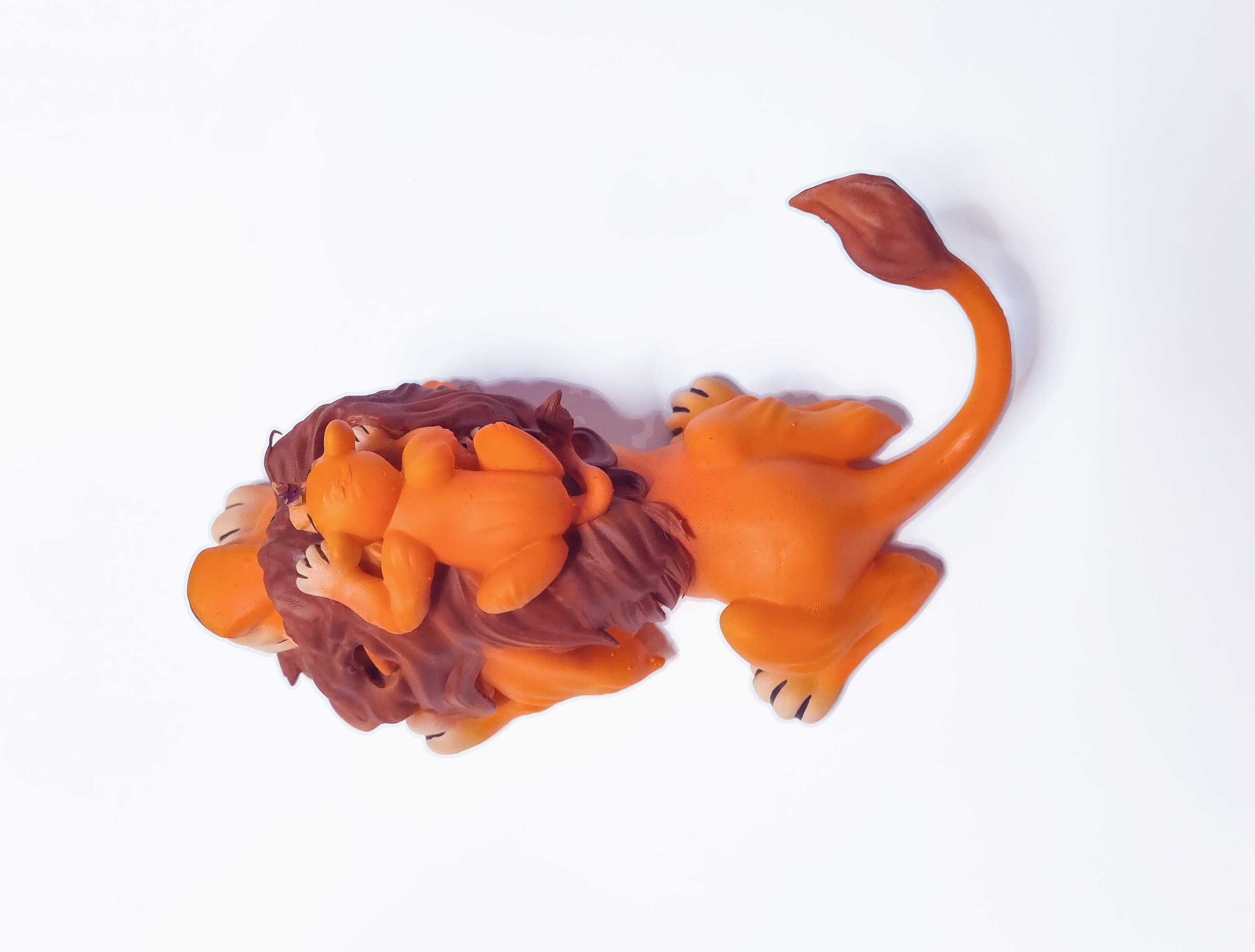 シンバとムファサのフィギュア コヴ 毛皮のキアラ 動物アート