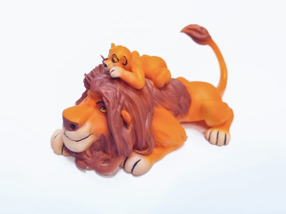 シンバとムファサのフィギュア コヴ 毛皮のキアラ 動物アート