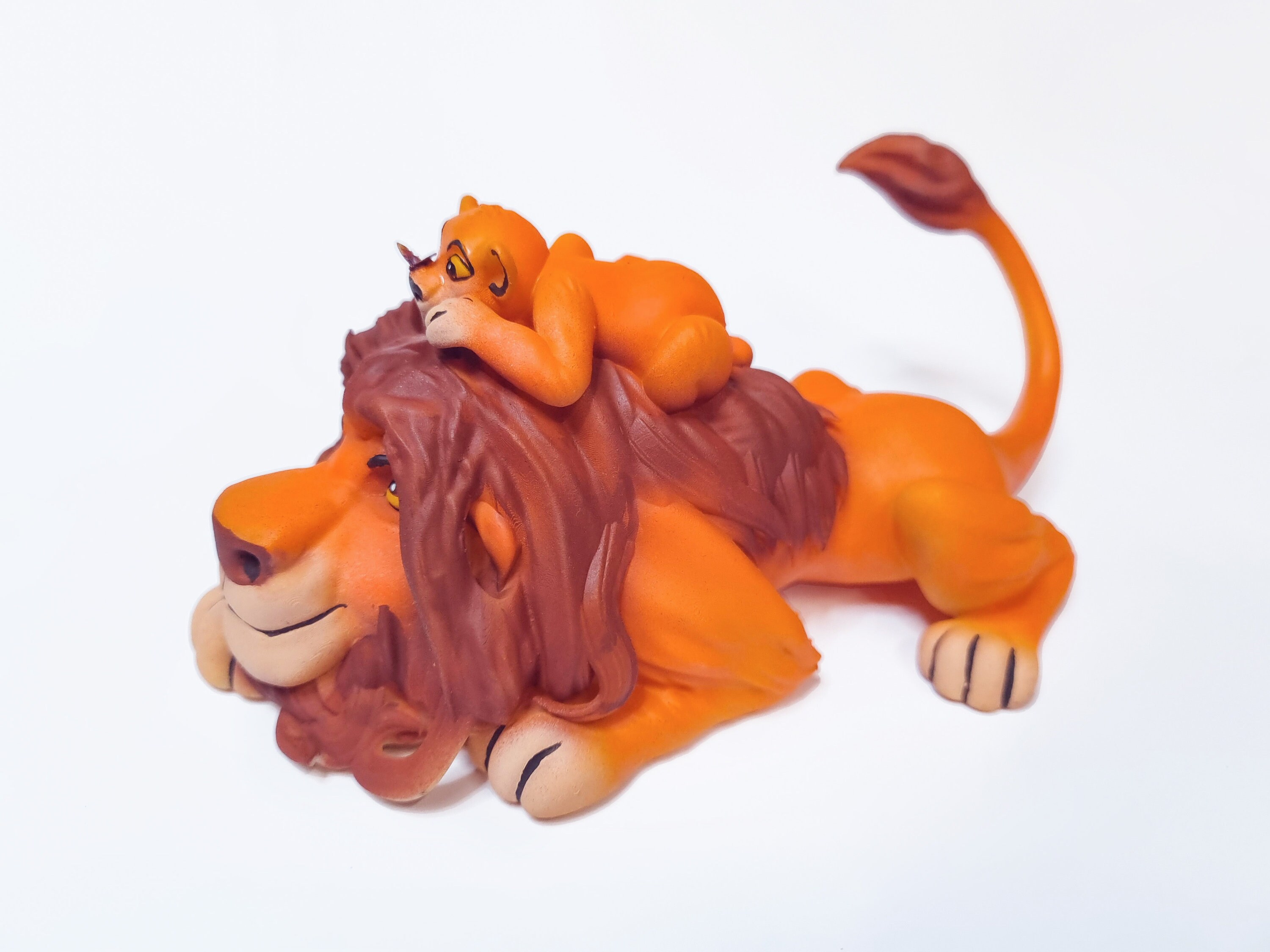 シンバとムファサのフィギュア コヴ 毛皮のキアラ 動物アート