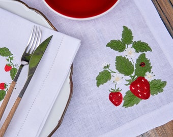Linen placemats Embroidered wild strawberry White table mats Strawberry tablemats Garden Terrace Gift ideas Hemstitched table mats Summer