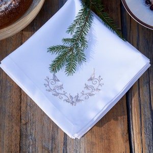 Serviettes de table de Noël Serviettes de Noël blanches Serviettes faites à la main Texture de lin Tissu imperméable Broderie d'une couleur Cadeau de Noël Or image 1