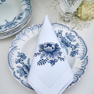 Blue Embroidered Linen Napkin: Vintage Style Floral