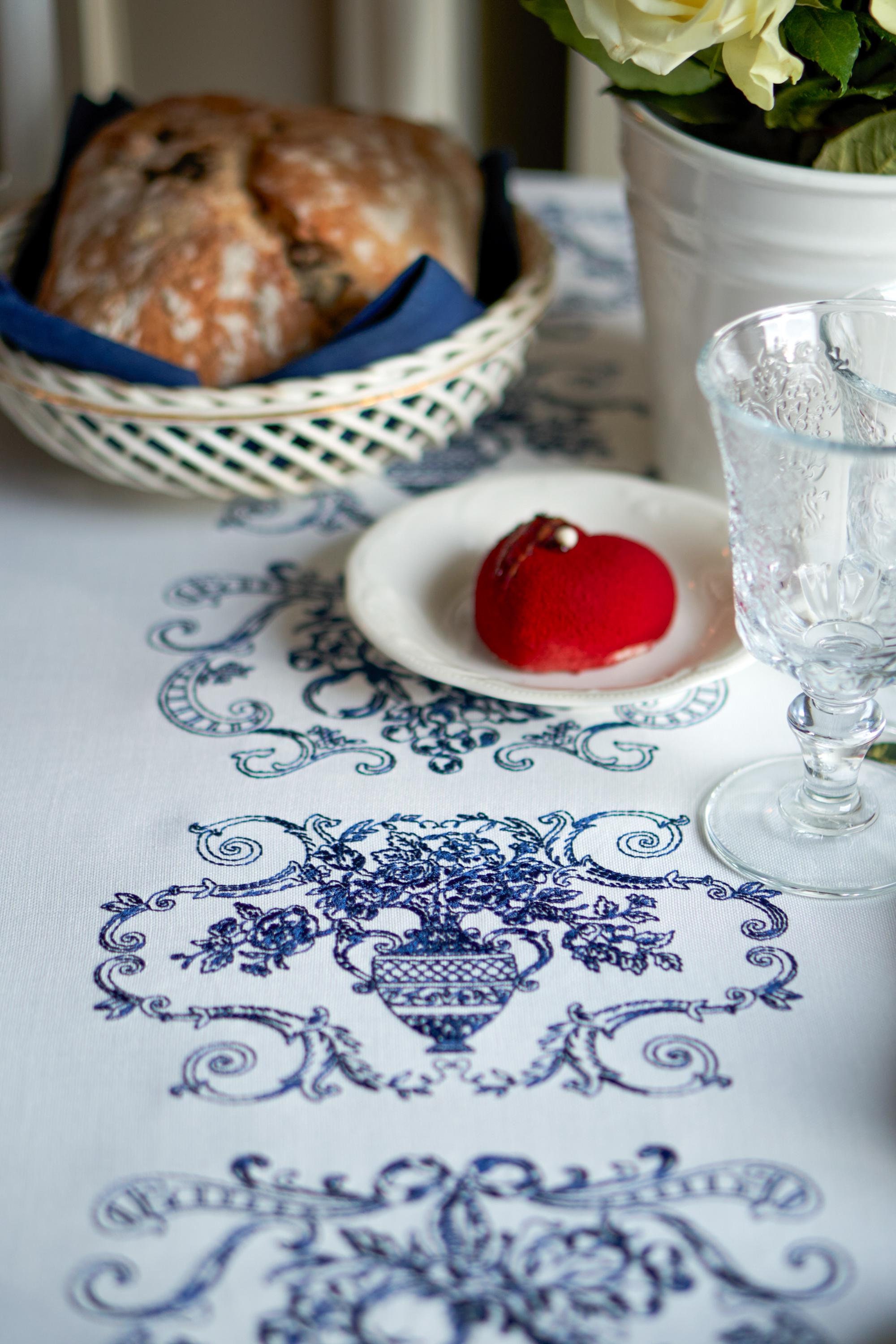 Toile de Jouy Embroidered tablecloth Vintage style Blue and white Embroidered roses White tablecloth Ruffle tablecloth Waterproof Gift ideas
