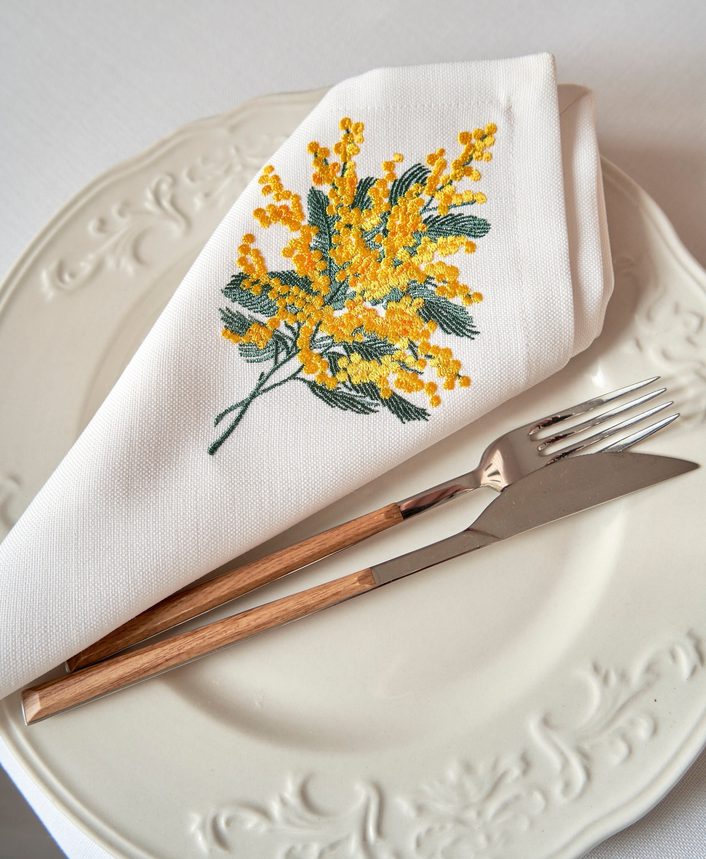 HEMSTITCHED LINEN DINNER NAPKINS - SET OF 8 – The Preppy Stitch