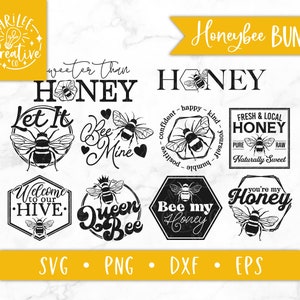 Peut inclure: Un ensemble de 10 fichiers de d&eacute;coupe SVG sur le th&egrave;me de l'abeille, en noir et blanc. Les motifs comprennent des textes tels que "Let It Bee", "Bee My Honey", "Queen Bee", "Welcome to Our Hive", "Sweeter Than Honey", "Fresh & Local Honey", "You're My Honey", et "Bee Mine".