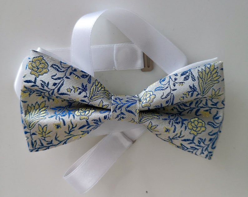 Silk bow tie with silk pocket square