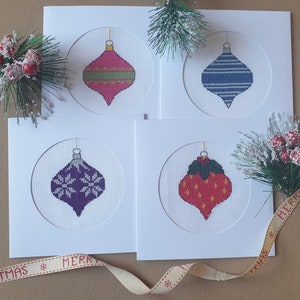 Kerstbal Kerstkaarten - Set van 4 - Kruissteekpatroon, Instant Download, PDF-patroon