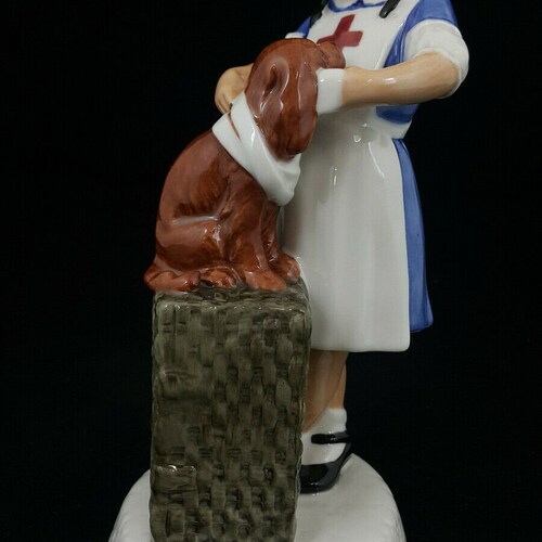 Royal Doulton Figurine Childhood Days, shops It Won't Hurt HN2963