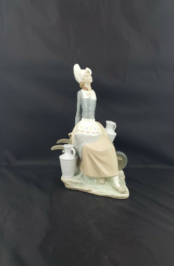 Lladro Figurine 4979 Milkmaid with Wheelbarrow - D