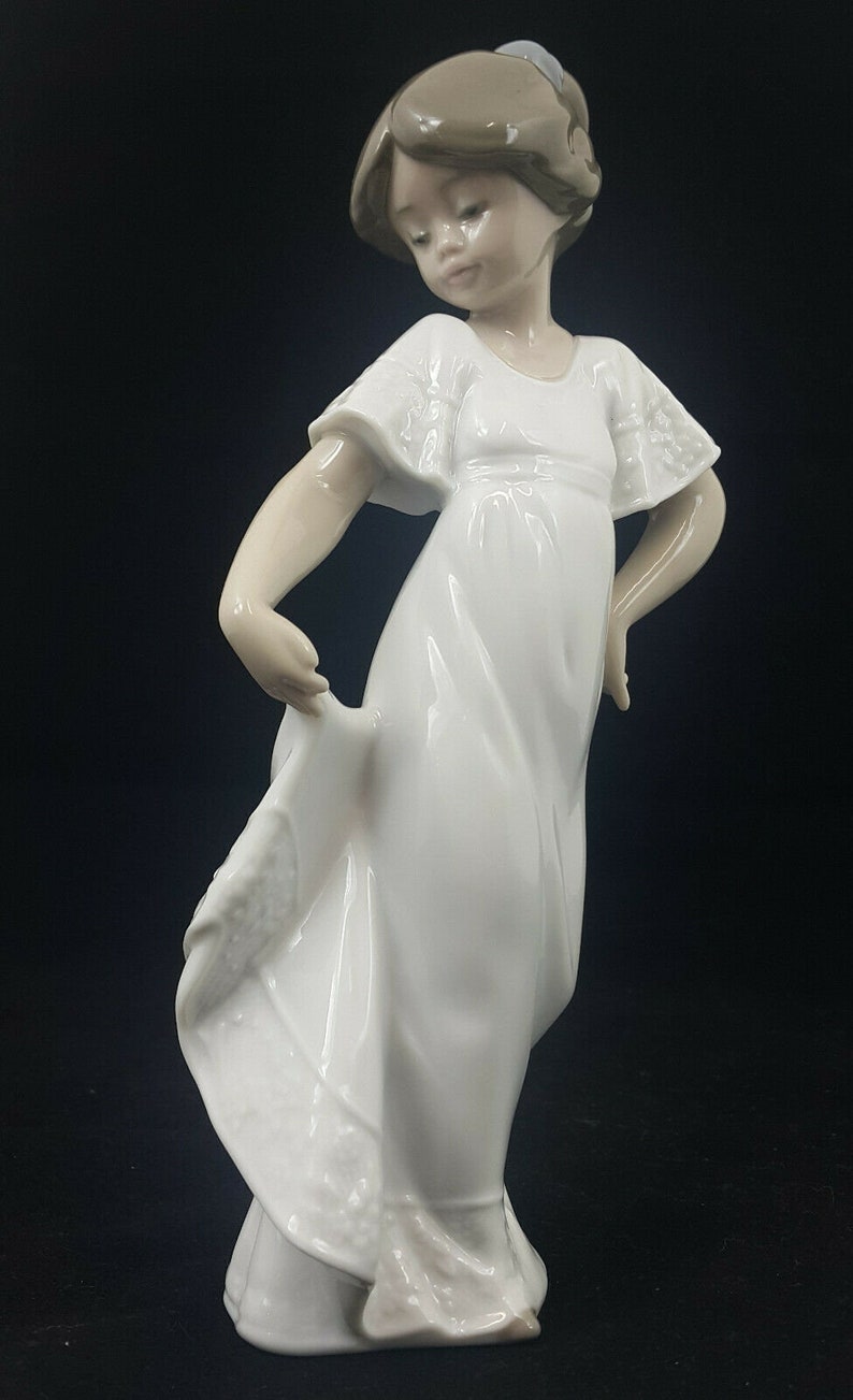 Lladro NAO Figurine Model 1110 How Pretty JB0006 Etsy