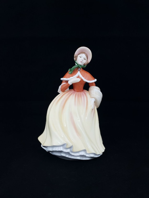Royal Doulton Figurine Pretty Ladies Autumn HN5323