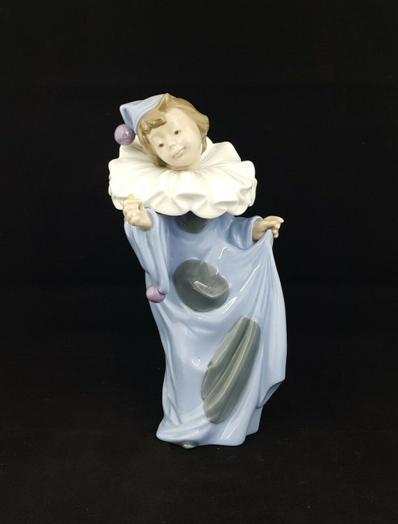 Lladro NAO Figurine Pierrot Holding Flower Model 1