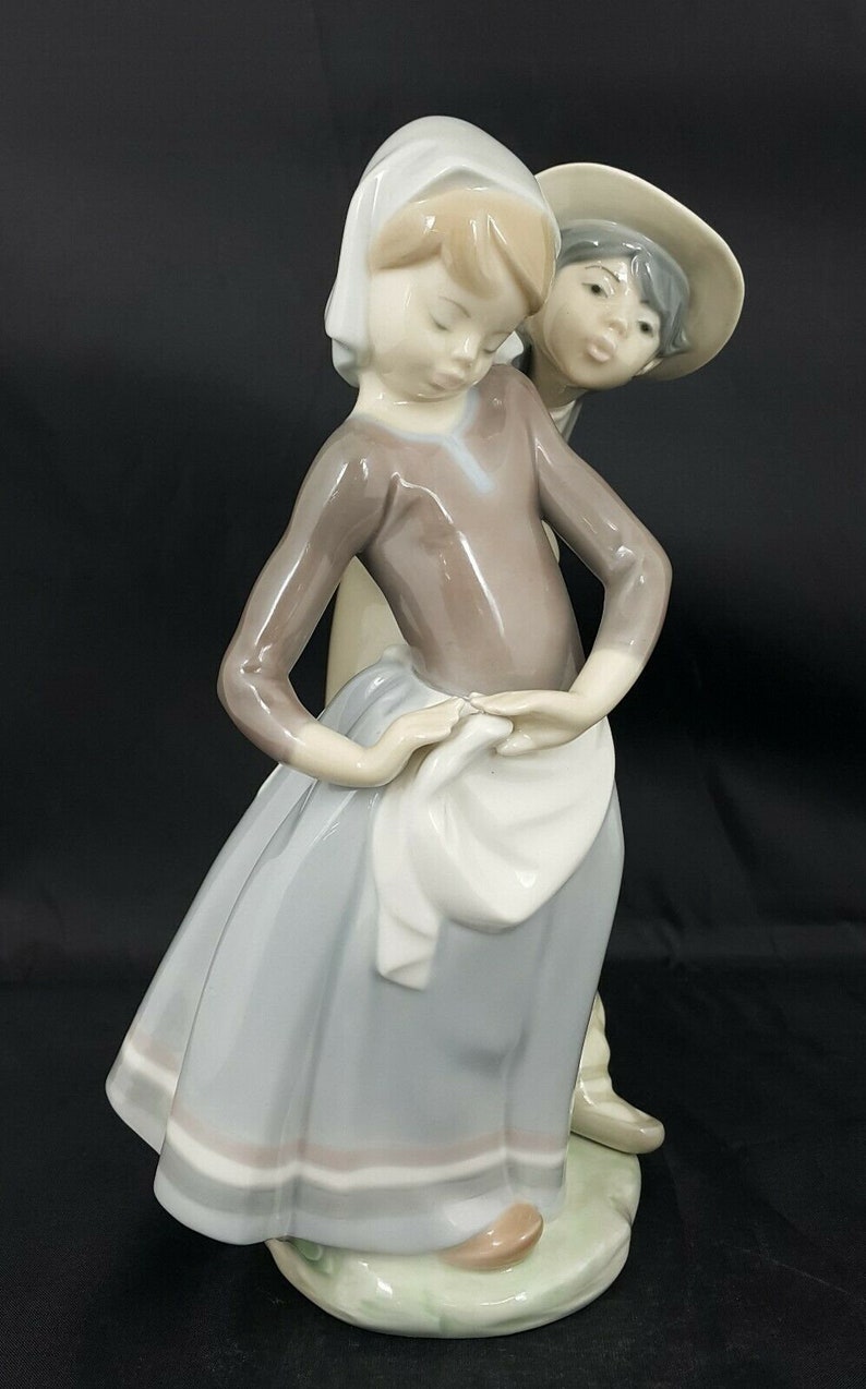 Lladro Figurine 1188 Boy Meets Girl / Little Couple Kissing Etsy