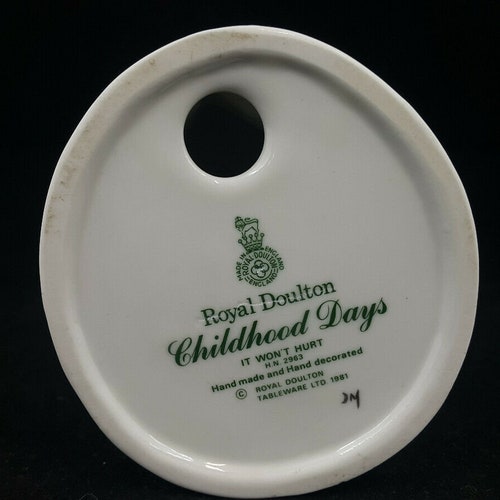 Royal Doulton Figurine Childhood Days, shops It Won't Hurt HN2963