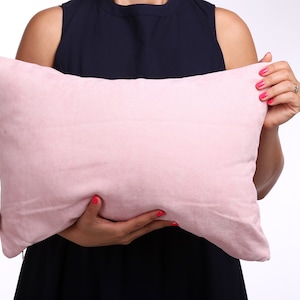Linda funda de cojín rosa caramelo, cojín de sofá de tela suave, decoración de la habitación de las niñas, cojín cosido a mano rosa pálido, decoración del dormitorio rosa