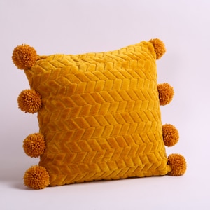Pom Pom Kissenbezug, Senf Dekokissen, weiches gelbes Kissen mit Pom Poms, dekoratives Plüschkissen, Senf Sofakissen, strukturiertes Kissen