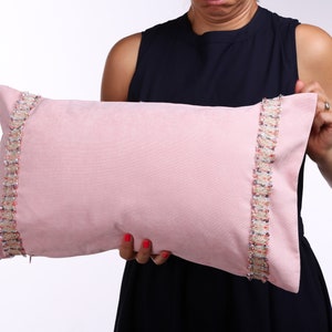 VENTA Almohada de acento rosa con encaje multicolor, Cojín artesanal con correas texturizadas, Decoraciones de color azul rosa beige cojín de sofá de lujo