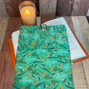 Large Bumblebee on Green Flannel Book Sleeve With Pocket, Tablet Sleeve, Tablet Cover